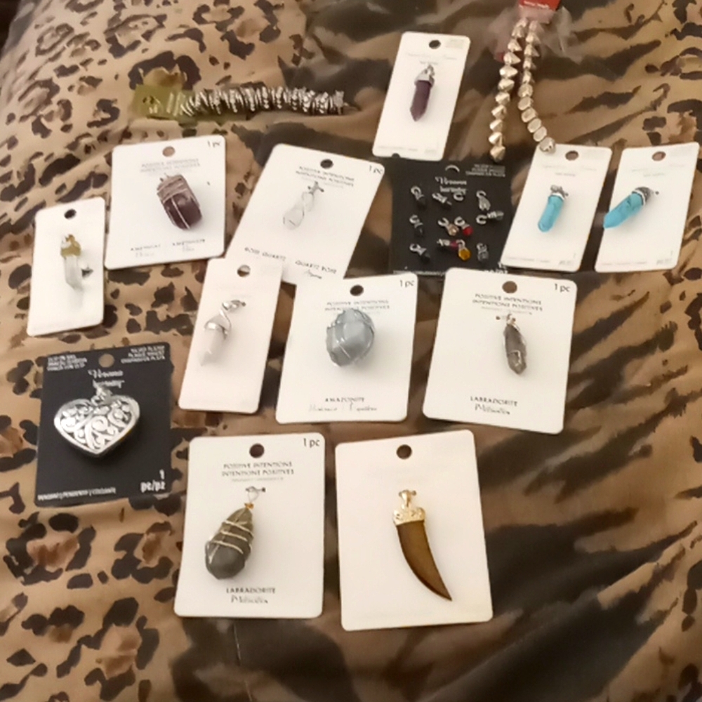 Lot of gemstone charms / beads